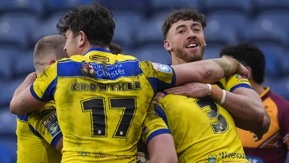 Warrington kämpft zurück, um Sieg bei Huddersfield zu versiegeln